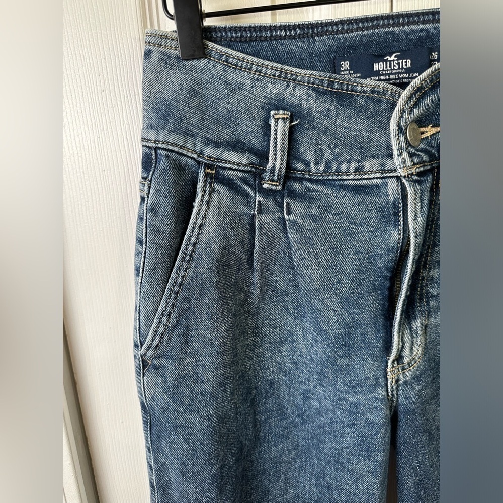 Hollister Jeans Womens 3 Regular 26x27 Ultra High Rise Mom Jean Dark Wash Cuffed - Picture 4 of 5